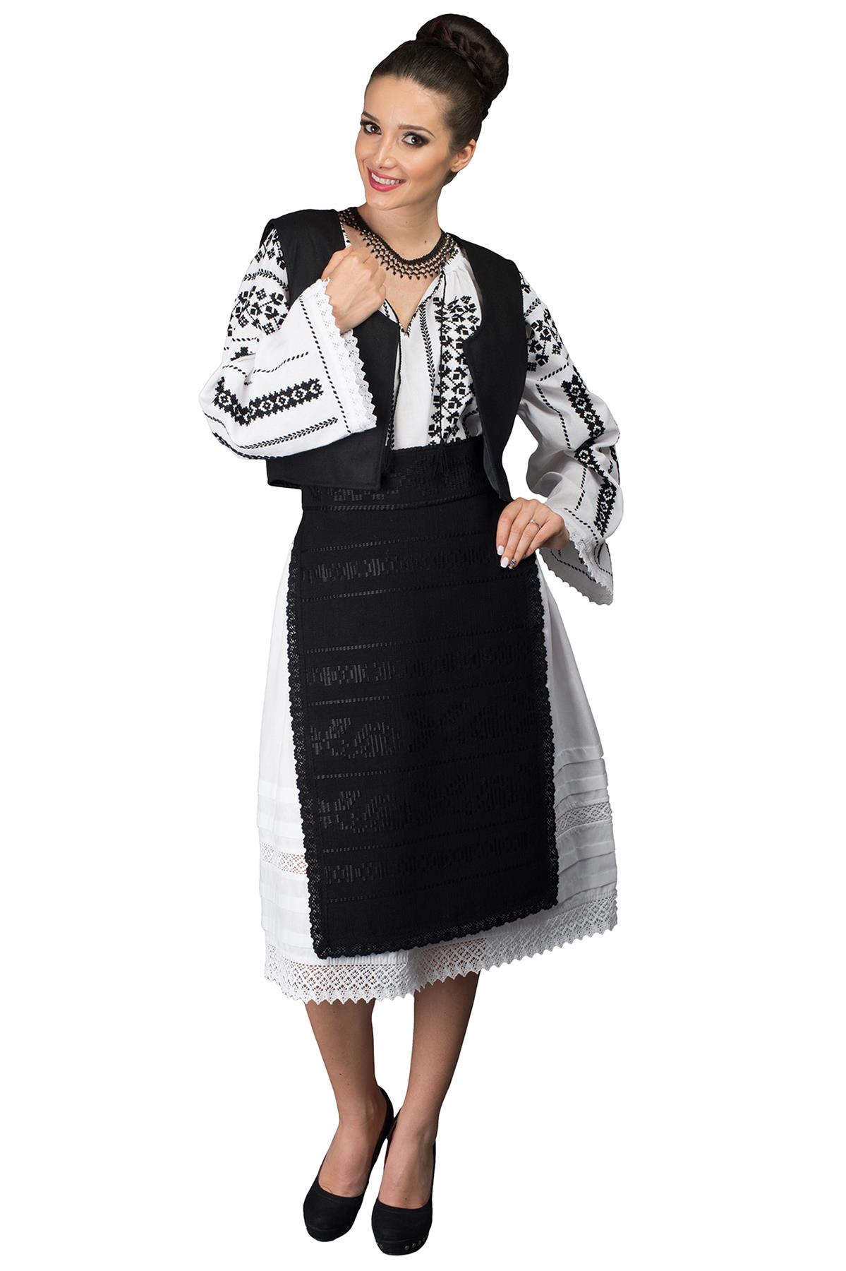 Costum popular femei zona Sibiu