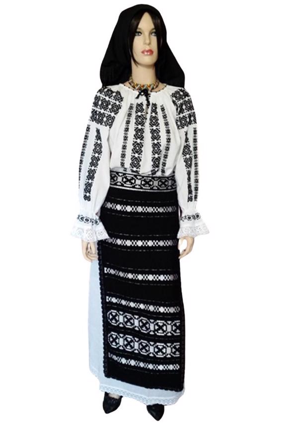 Costum popular femei  0049