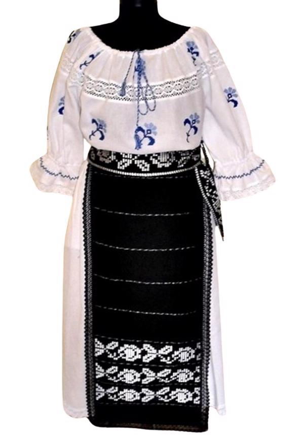 Costum Popular Mona
